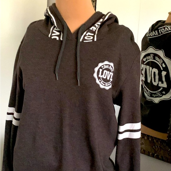 SWEATSHIRT LOVE HOODIE SIZE LARGE - Picture 2 of 5